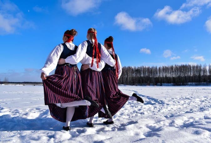 Folkart v mestu - Finska, Paragvaj, Romunija